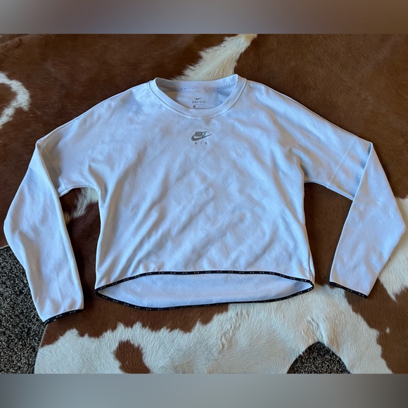 Nike Tops - Women’s Nike Cropped Long Sleeve